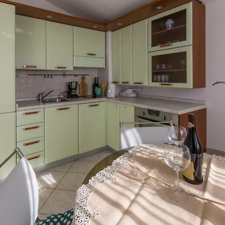 Zrinko Apartment *